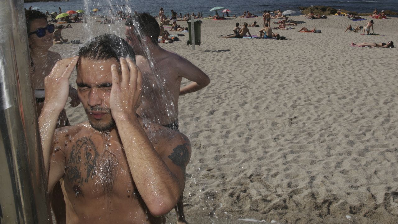 DÍA DE CALOR EN LA PLAYA DE RIAZOR