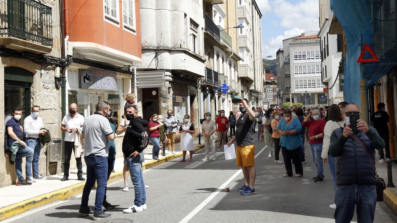Protesta de los hosteleros por el cierre del municipio.Imagen de la protesta realizada en A Pobra el jueves