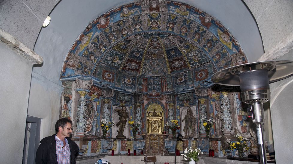 El excelente retablo de la iglesia de Góo, de estiló rococó, ocupa toda la superficie interior del ábside