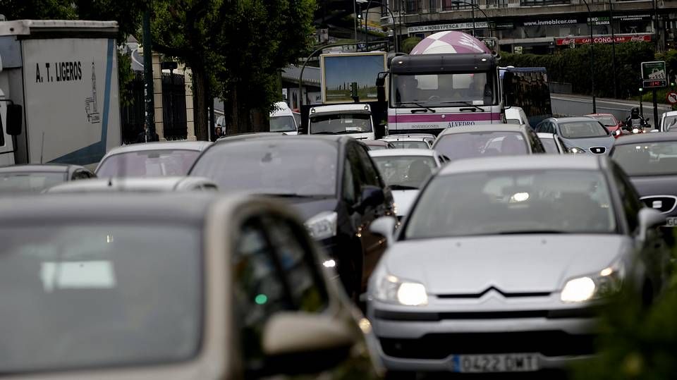 Atasco de tráfico por el corte de Alférez Provisional