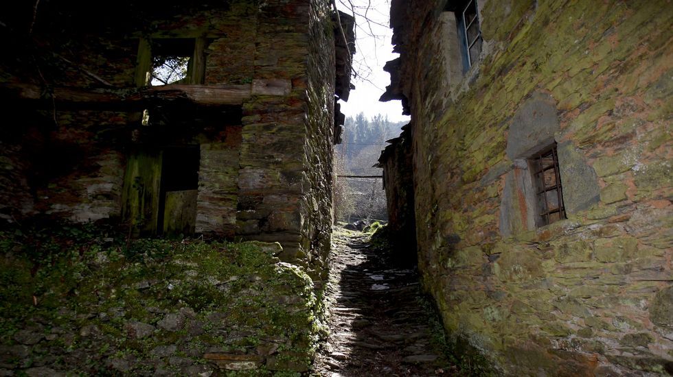 Casas abadonadas en la aldea.