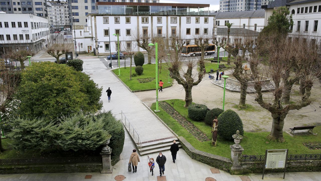 VISTA DE LA CARCEL VIEJA Y DEL PARQUE DE LA CONSTITUCION DESDE LA MURALLA