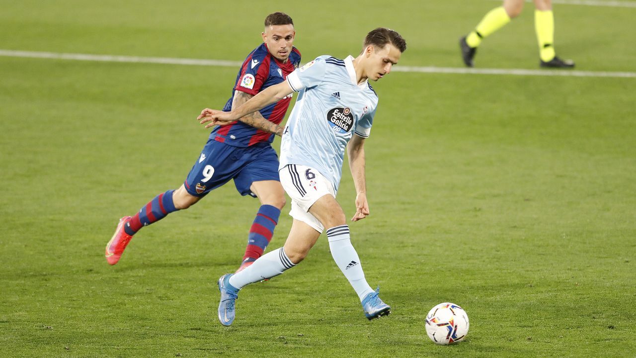 Tapia fue el primero en resentirse y verse obligado a dejar el partido