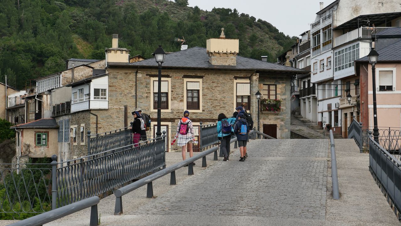 No somos los únicos que empezamos etapa. Desde muy temprano nos cruzamos con otros peregrinos emprendiendo la marcha en Villafranca