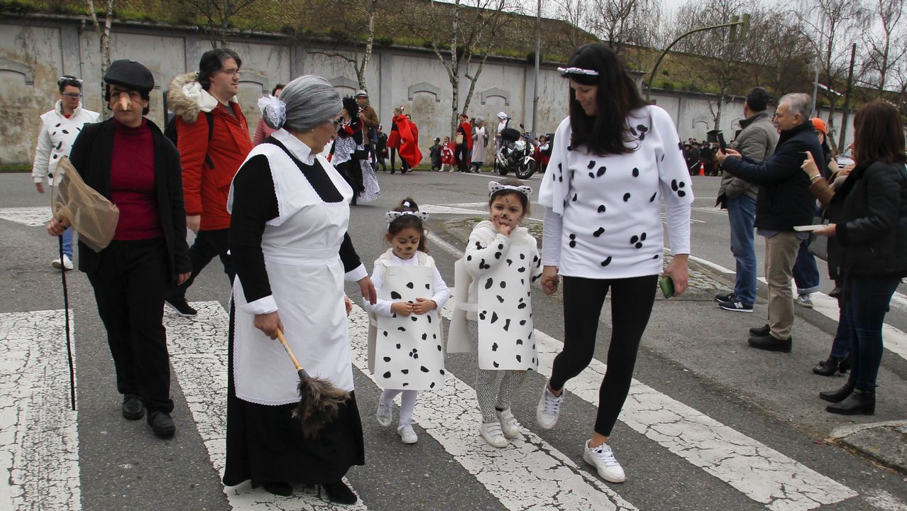Desfile de comparsas del colegio Juan de Lángara