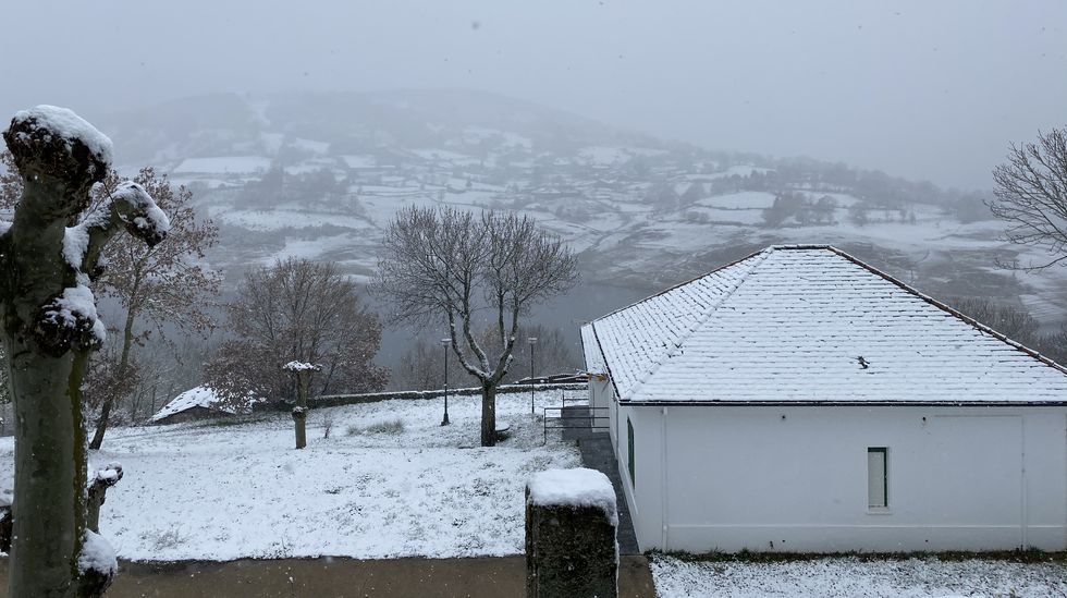 Nieve en el embalse de Celeiros, en Chandrexa de Queixa