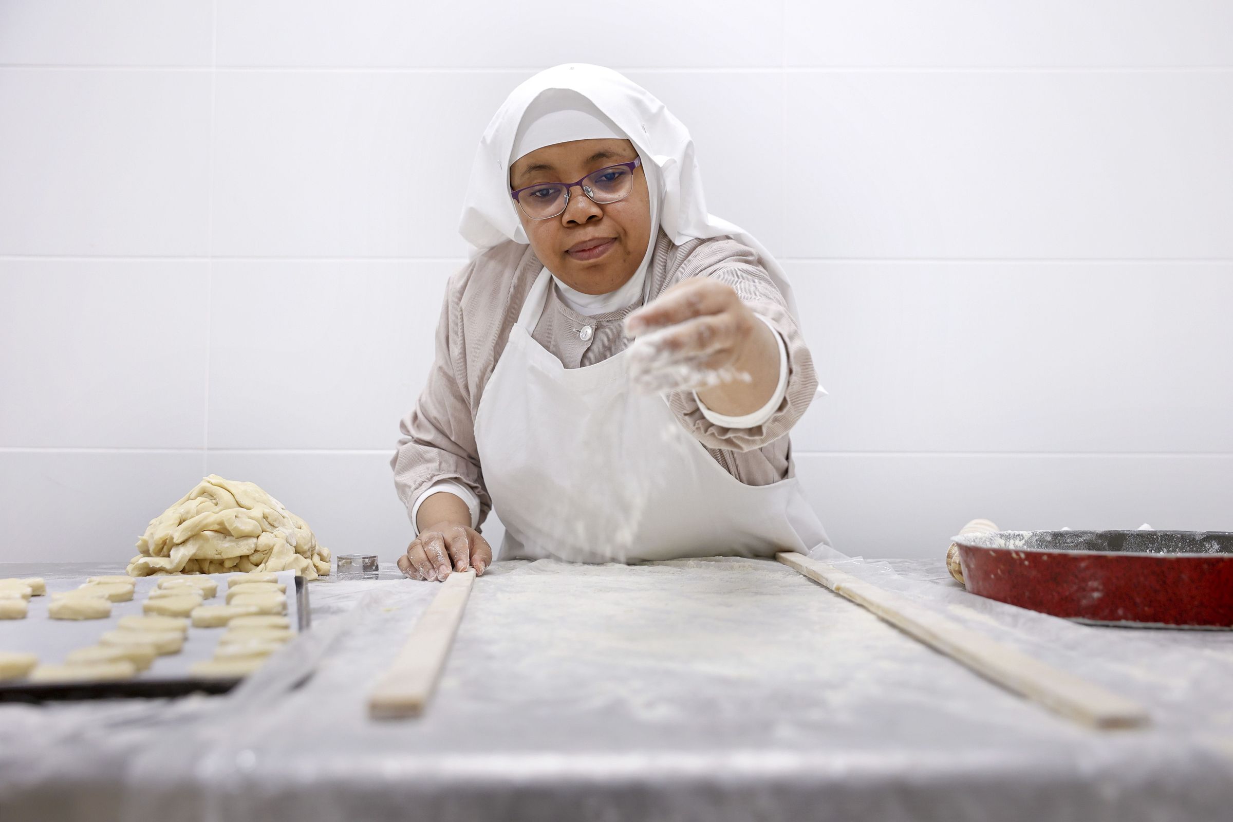 Las religiosas elaboran varias recetas de dulces, entre ellos sus famosos nevaditos.