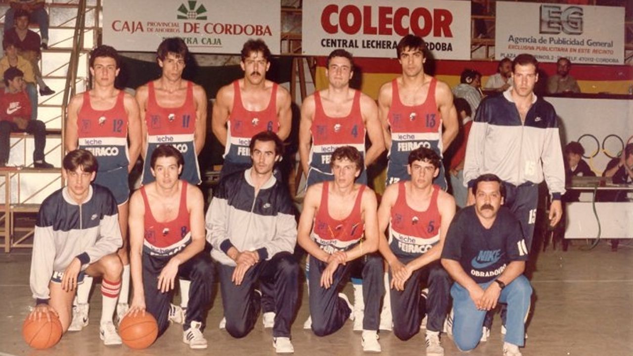 Aficionados obradoirista en Mataro en el que el Obra logro la victoria (86-89) en los últimos minutos.
