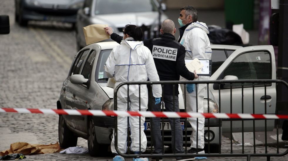 Abrigos abandonados en la calle al lado del Comptoir Voltaire cafe