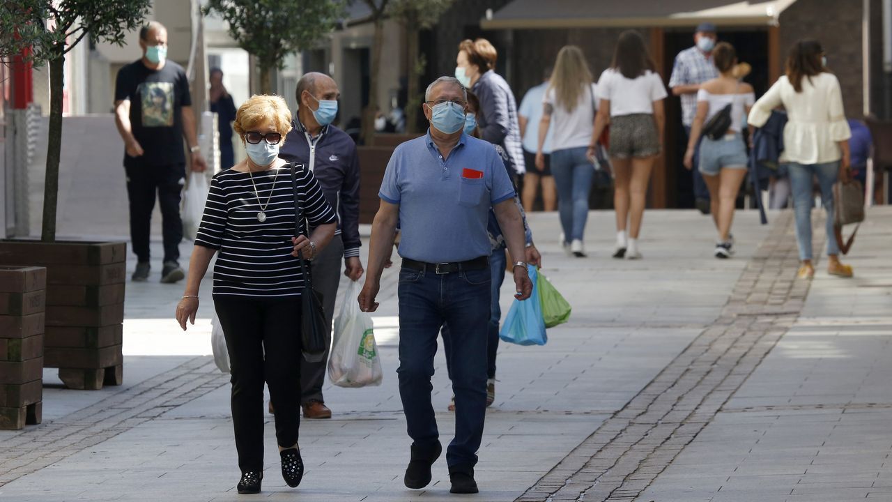 Primer día de uso obligatorio de mascarillas en Barbanza