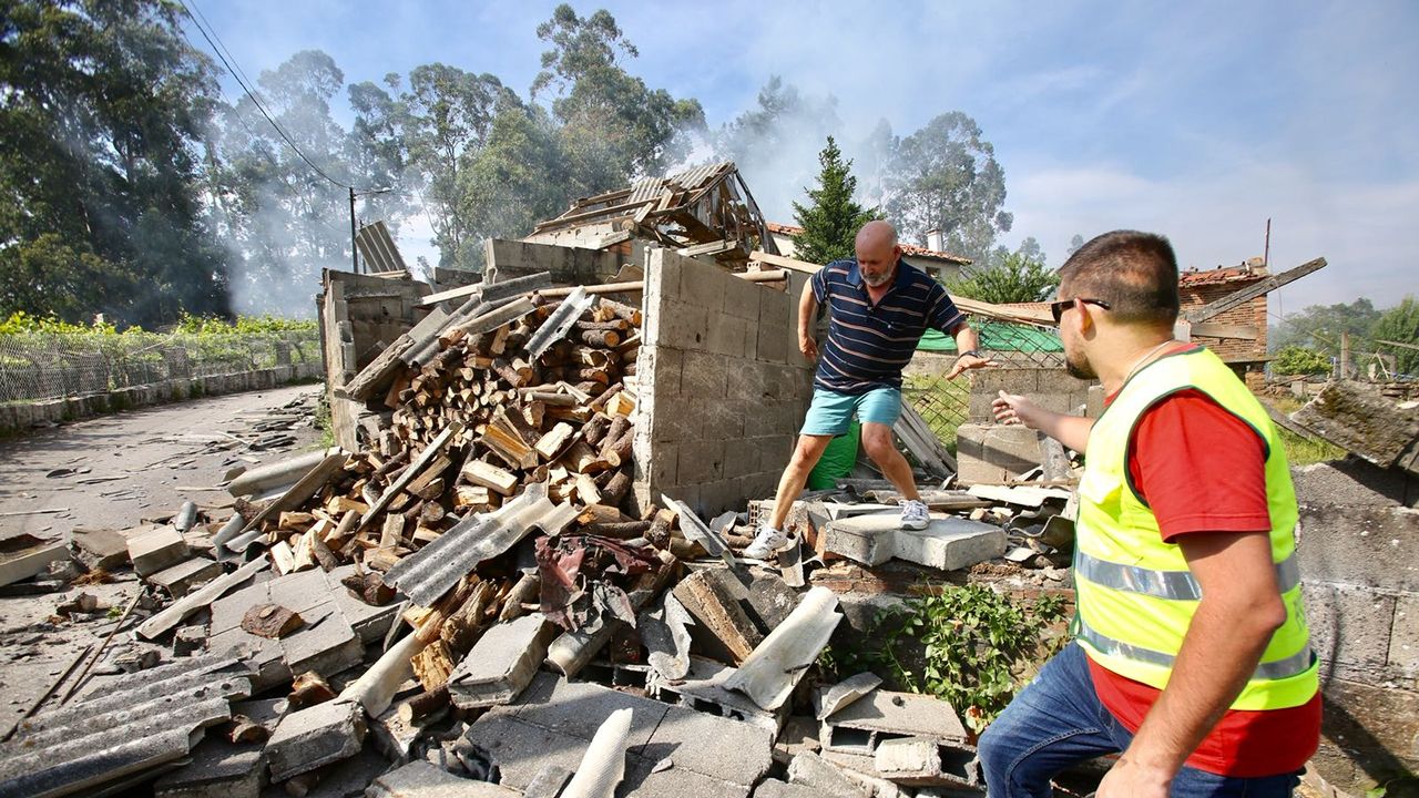 El diá después a la explosión mortal en Tui