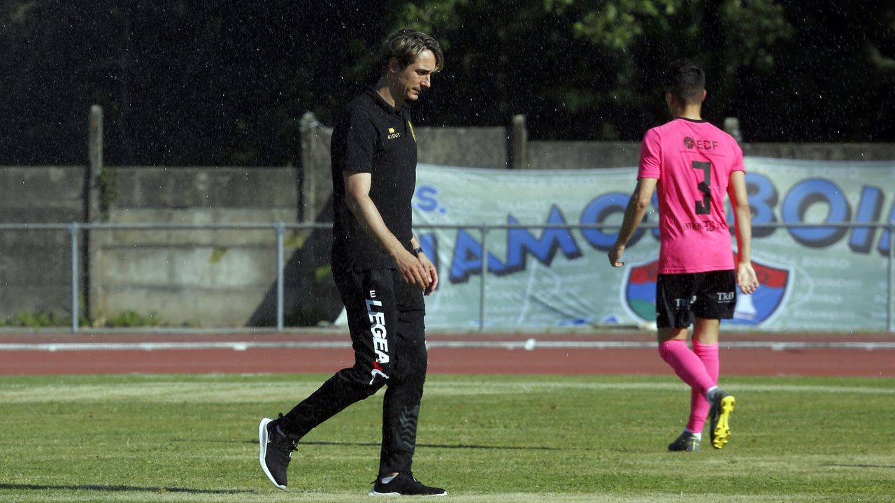 PARTIDO ENTRE EL NOIA Y EL BOIRO EN SAN LÁZARO. PREFERENTE. FÚTBOL.