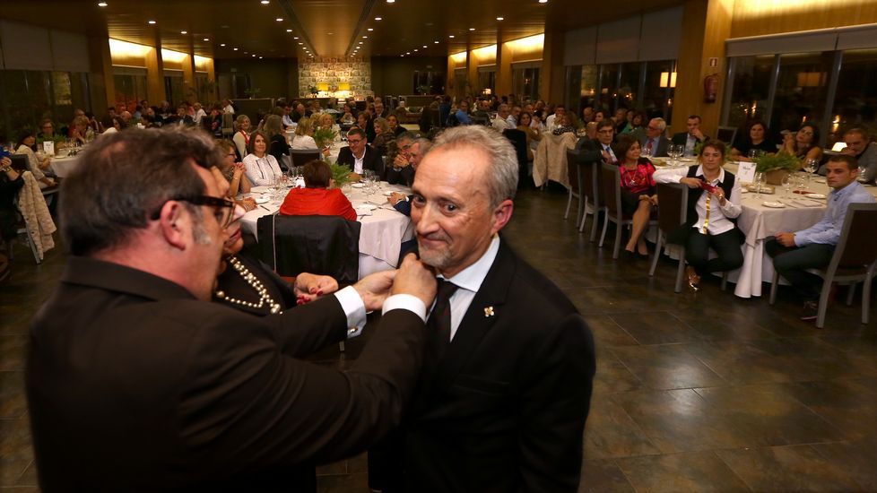 Homenaje al inspector jefe José Antonio Rilo en la cena benéfica de Renacer