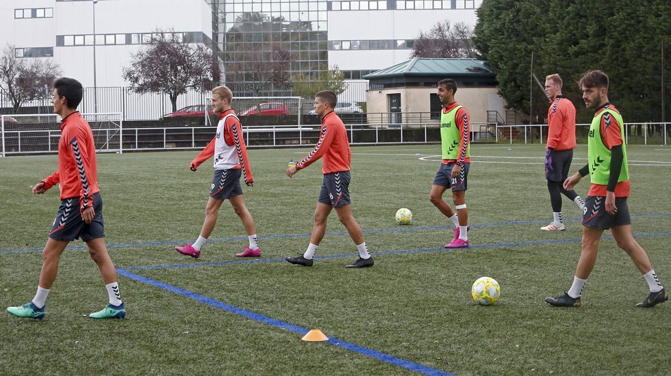 Entrenamiento del Pontevedra CF en A Xunqueira