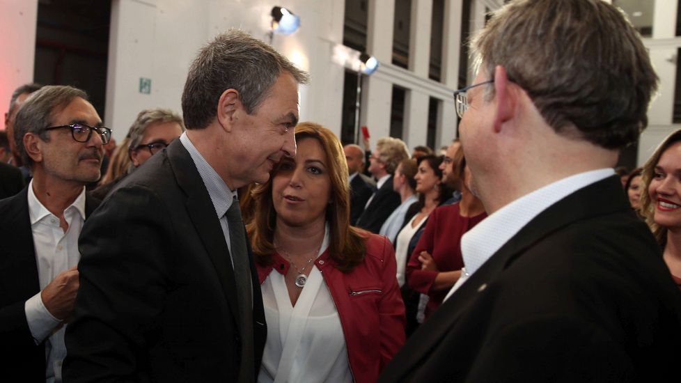 Mireia Chacón y Xavier Tápia, hermana y cuñado de Chacón, han cerrado el acto de homenaje del PSC a la socialista.