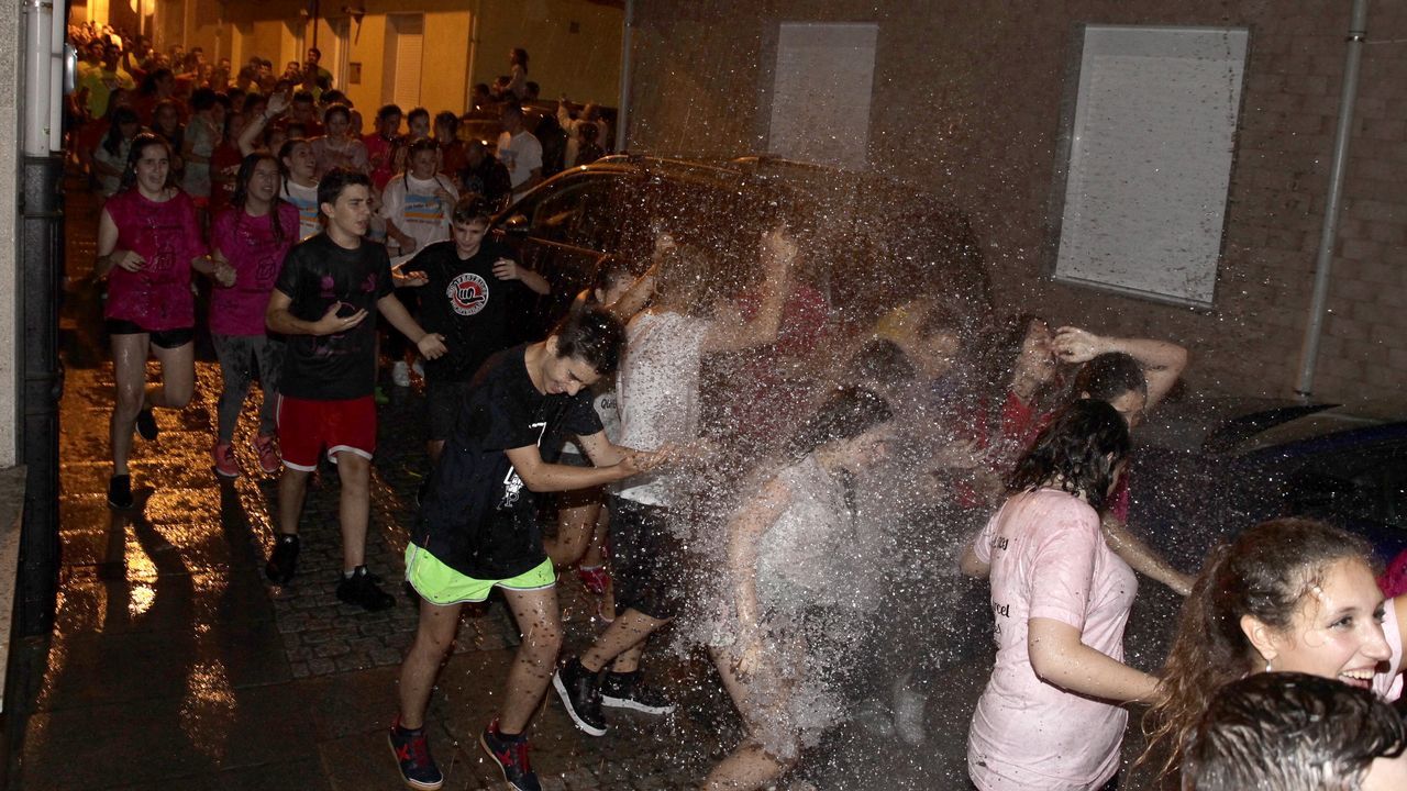 FIESTAS DEL CARMEN DE PORTO DO SON, ÚLTIMO DÍA. FIESTA DEL AGUA Y FUEGOS ARTIFICIALES.