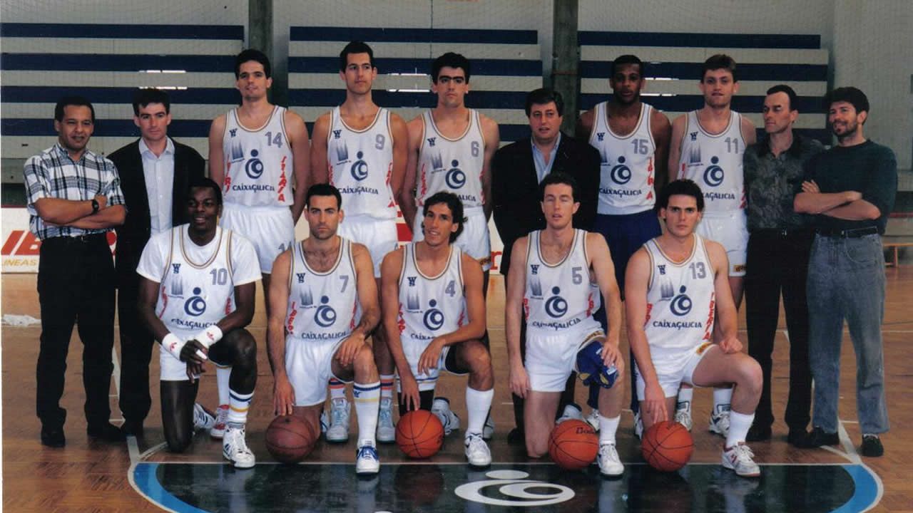 Aficionados obradoirista en Mataro en el que el Obra logro la victoria (86-89) en los últimos minutos.