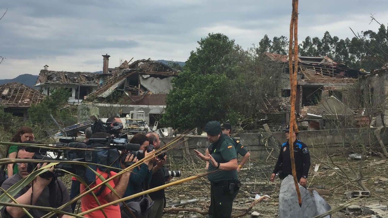 El diá después a la explosión mortal en Tui