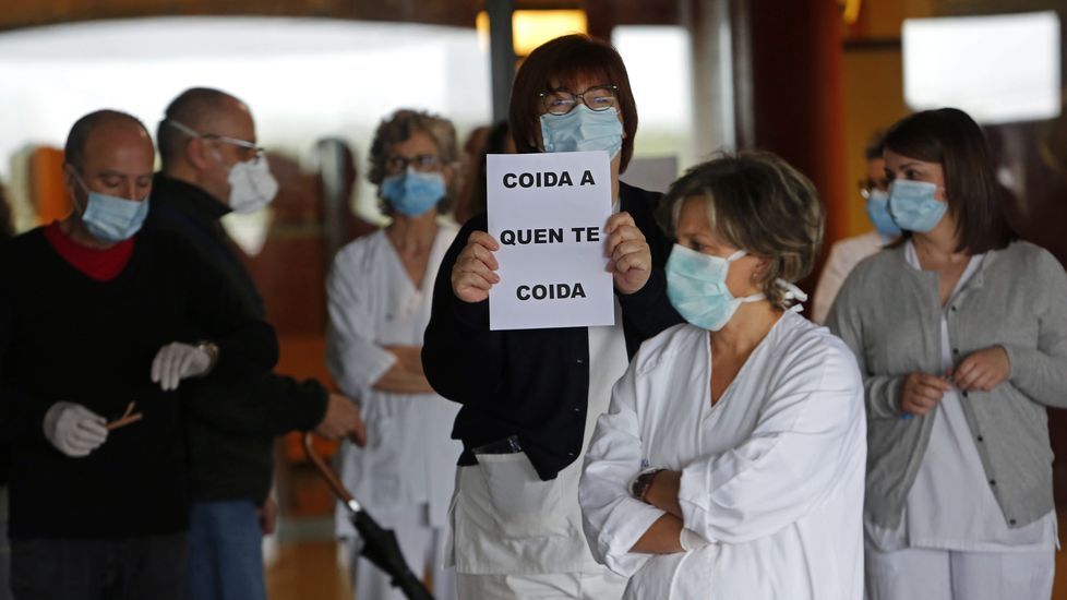 Concentración de sanitarios en el hospital Montecelo