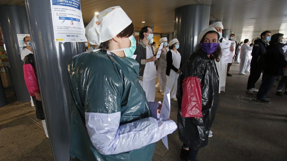 Concentración de sanitarios en el hospital Montecelo
