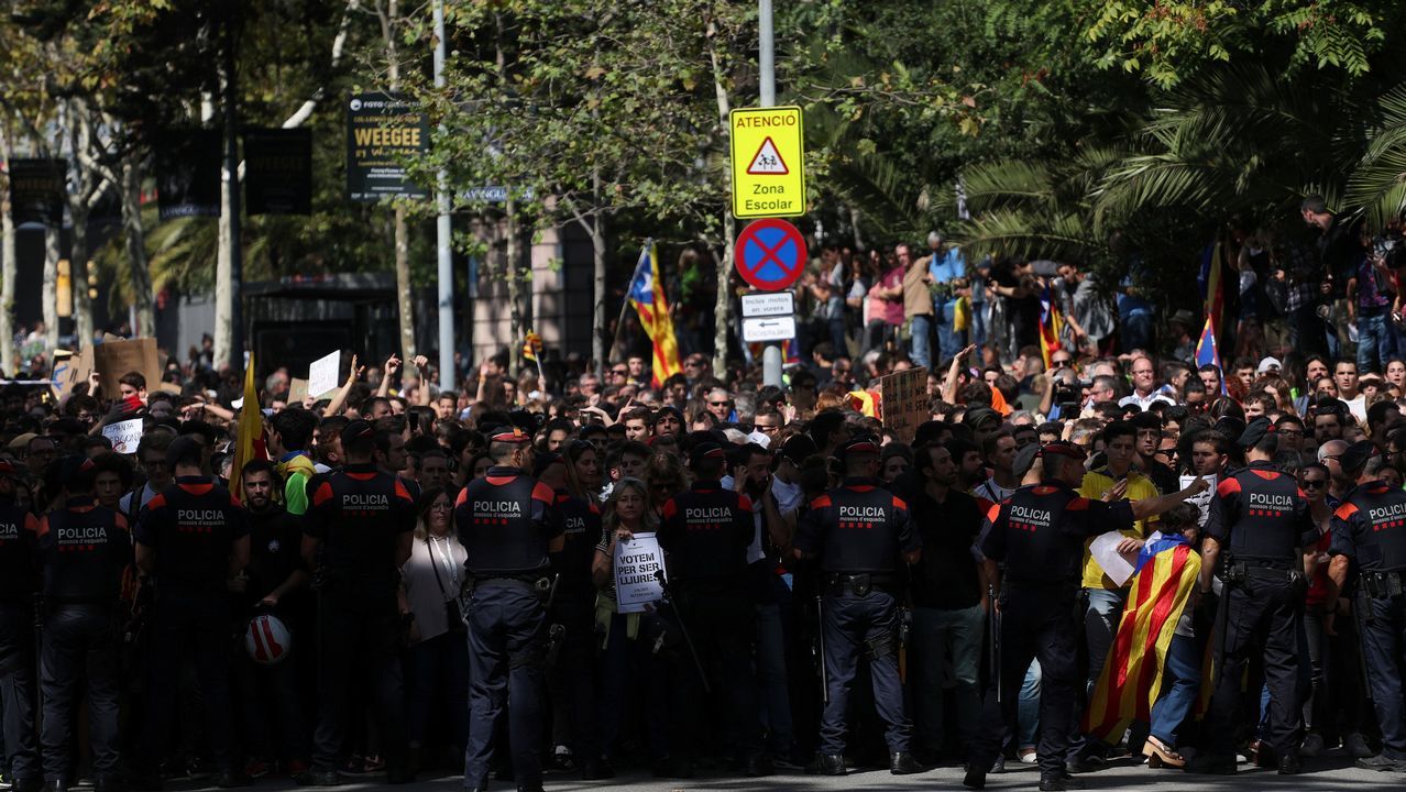 Estado en el que han quedado los coches de la Guardia Civil