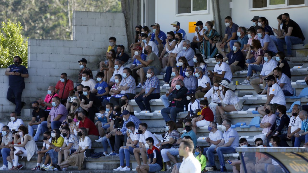 PARTIDO ENTRE EL NOIA Y EL BOIRO EN SAN LÁZARO. PREFERENTE. FÚTBOL.