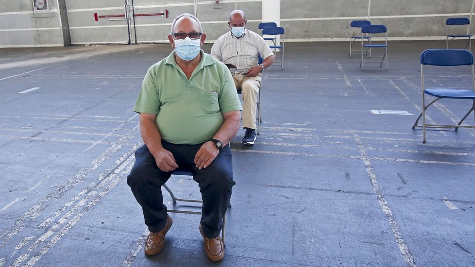 Vacunación masiva contra el Covid-19 con AstraZeneca para personas entre 60 y 65 años en el recinto ferial de Pontevedra