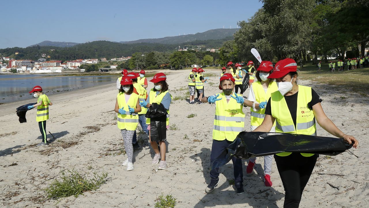 Programa Ludieduca de Jealsa y La Cruz Roja con motivo del día de los océanos en Barraña y o Areal