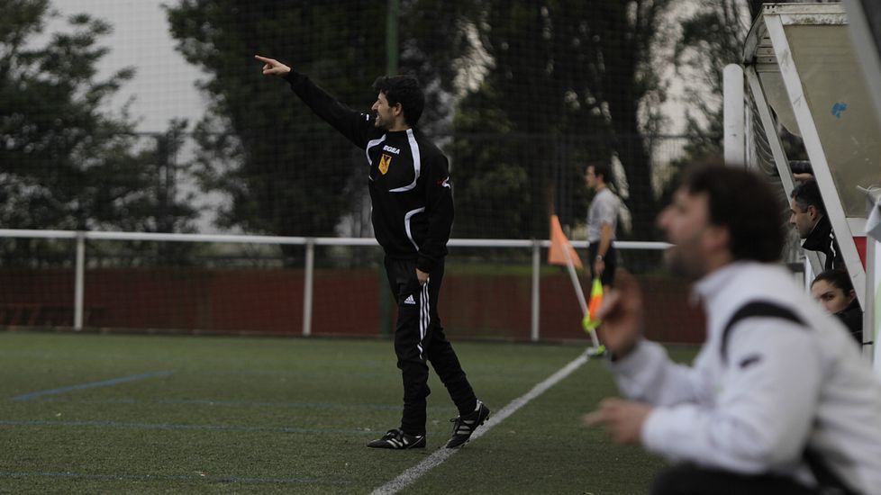 Imagen del partido celebrado el domingo en el campo de la Leyma entre Victoria y Orzán, con victoria aurinegra (1-2)