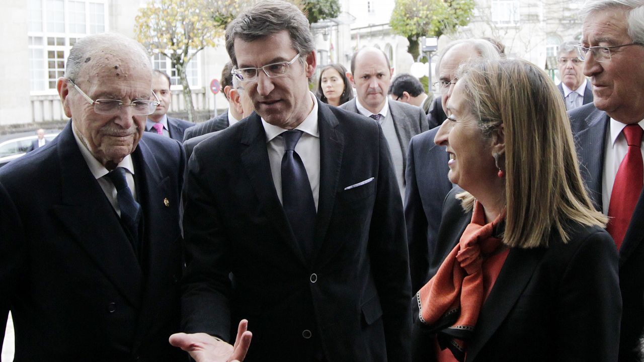 Emilio Pérez Touriño saluda, como presidente de la Xunta, a Fernández Albor