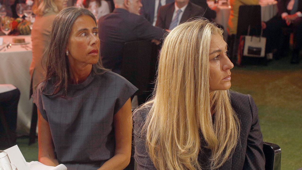 Flora Pérez, vicepresidenta de la Fundación Amancio ORtega y Pablo Isla, presidente de Inditex, junto a Santiago Rey, presidente y editor de La Voz .Felipa Jove y Asunción Álvarez Puerta, directora regional del BBVA