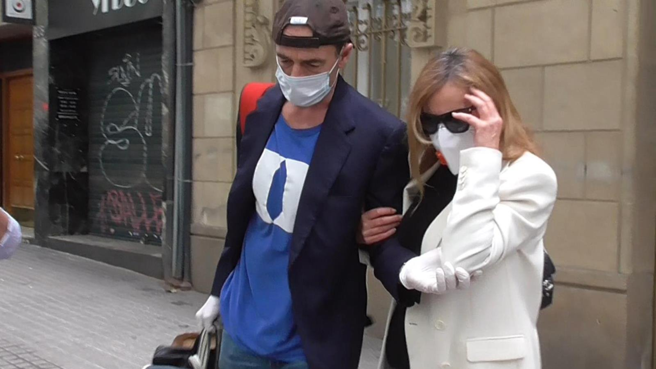 Alessandro Lequio y Ana Obregón, este viernes en Barcelona, antes de viajar a Madrid