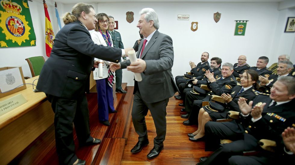 Entrega de medallas en la Policía Nacional