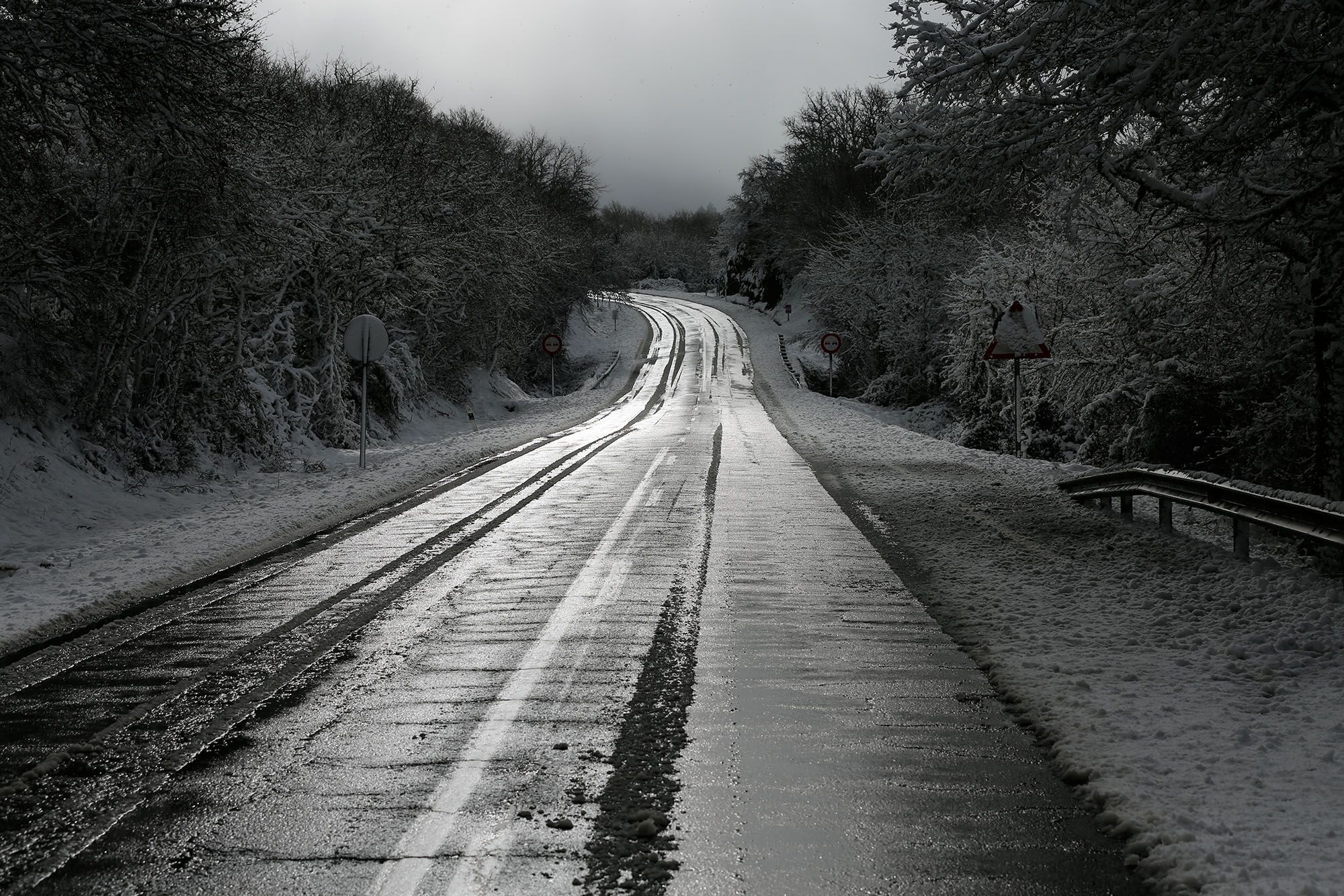  Nevada na N-525 ao seu paso polo alto das Estibadas. 18/01/2023