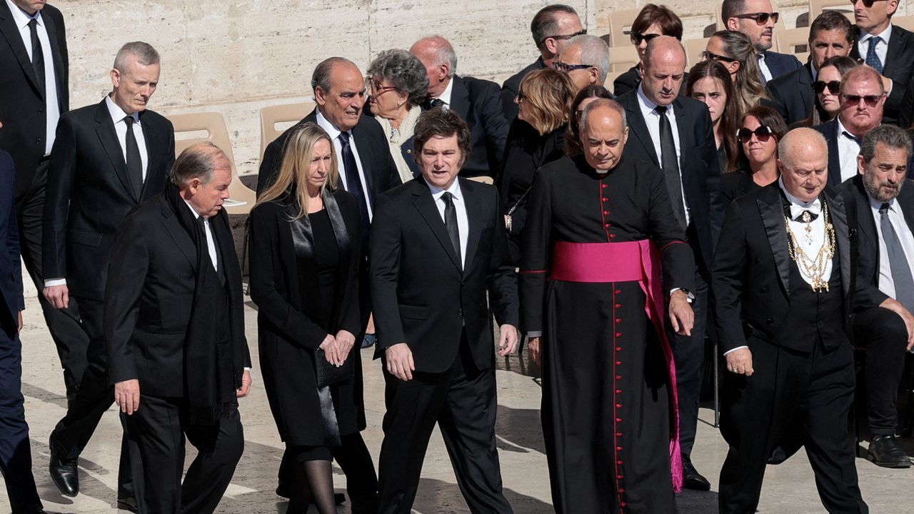 El presidente de Argentina, Javier Milei, en el funeral del papa