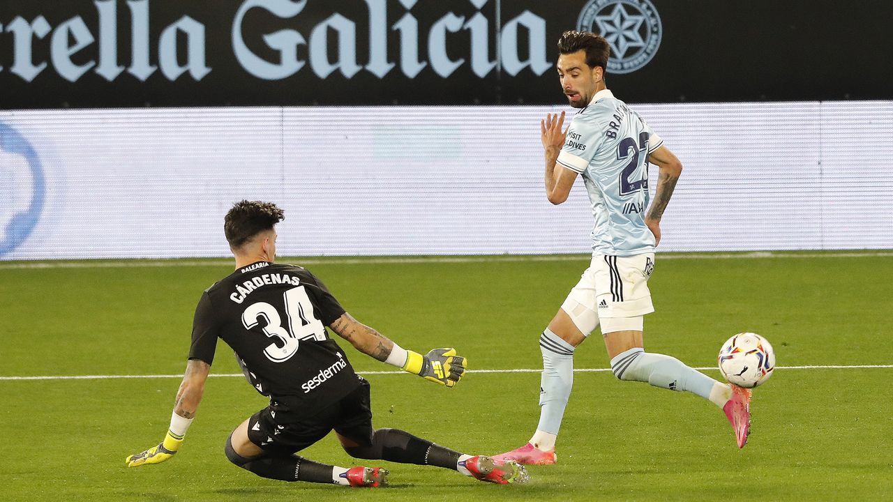 Tapia fue el primero en resentirse y verse obligado a dejar el partido