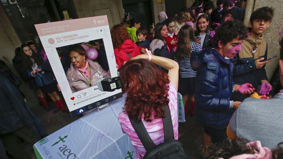 Manos levantadas por el cáncer de mama