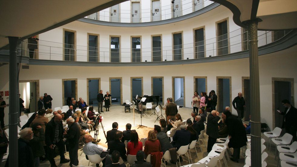 Un concierto de Lugo Camerata, en el patio central de la prisión, fue el primer acto cultural para inaugurar este centro