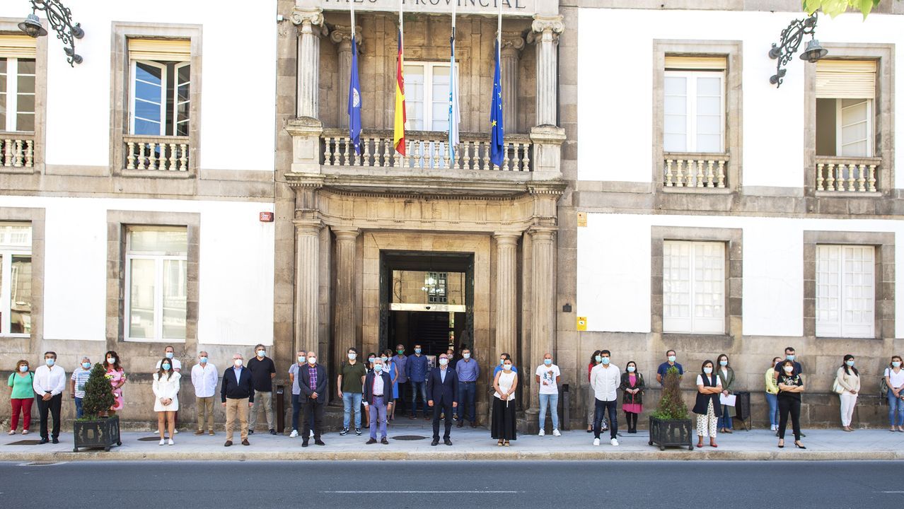 Minuto de silencio en la Diputación ourensana por las víctimas del coronavirus