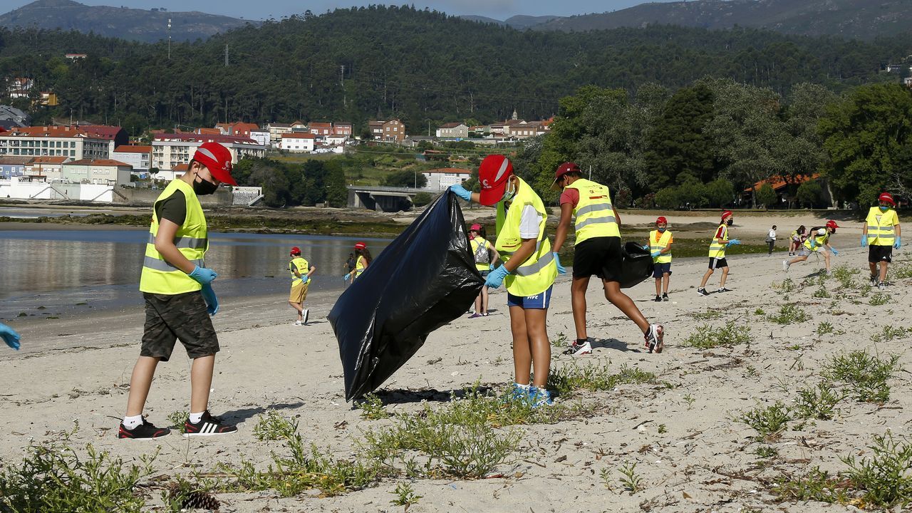 Programa Ludieduca de Jealsa y La Cruz Roja con motivo del día de los océanos en Barraña y o Areal
