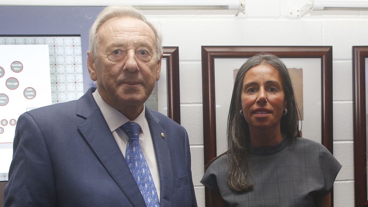 Flora Pérez, vicepresidenta de la Fundación Amancio ORtega y Pablo Isla, presidente de Inditex, junto a Santiago Rey, presidente y editor de La Voz .Ángel Jove, presidente de Anjoca, junto a su sobrina Felipa Jove, presidenta de la Fundación María José Jove