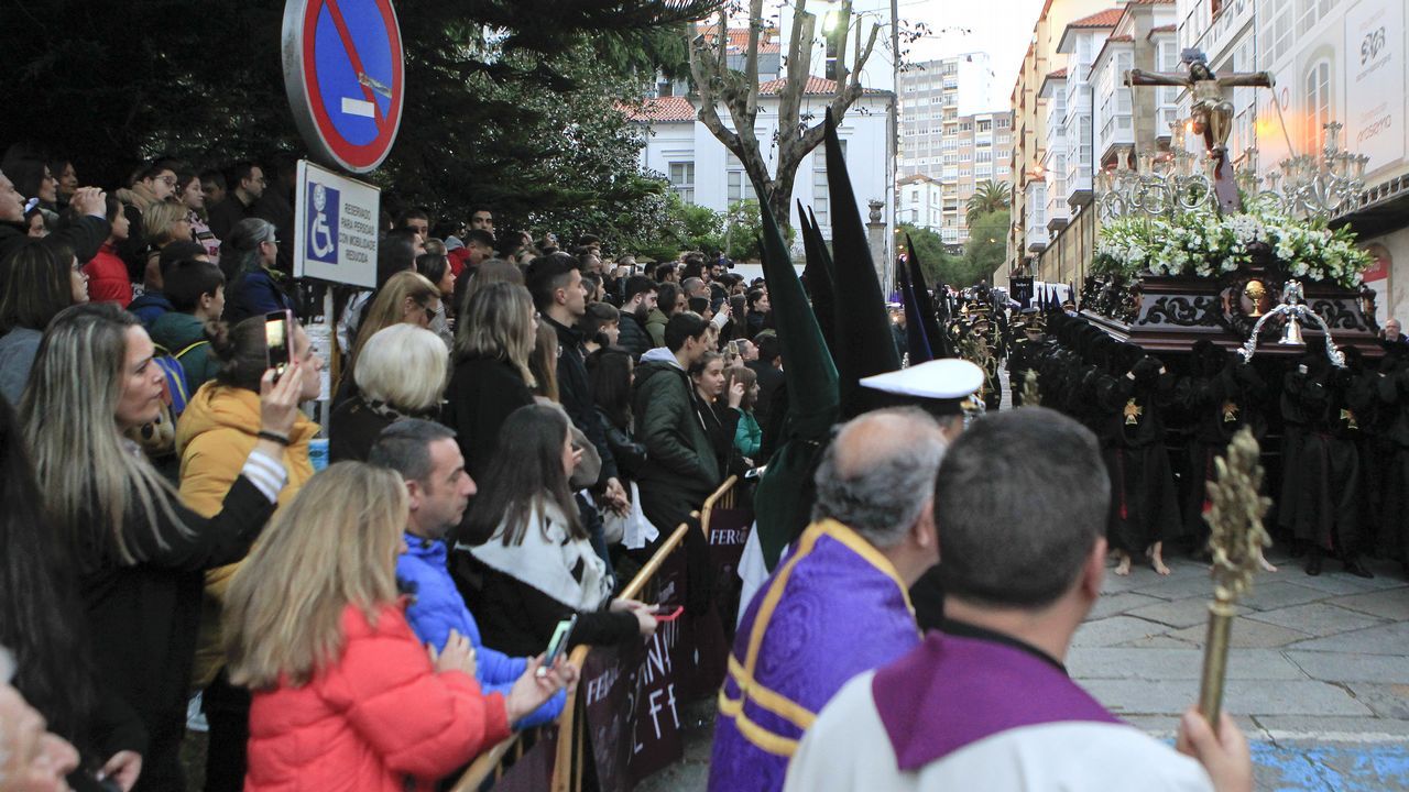 Lunes Santo | Procesión de Cristo Rey y la Virgen de la Amargura. Cofradía de Dolores