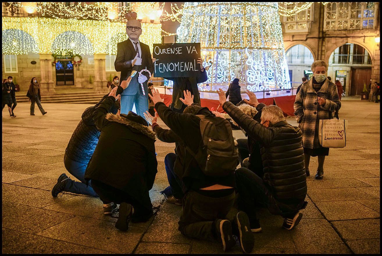 Adoracin nocturna do Amado Lder da Ourensana. Praza Maior de Ourense. 28/12/2021