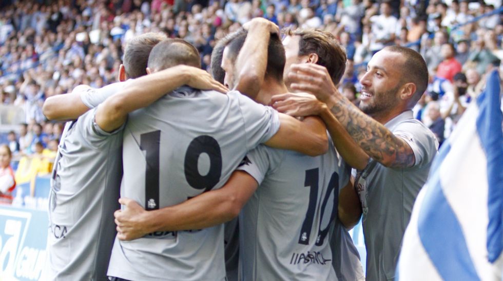 Lucas, siguiendo el partido en el palco de Riazor