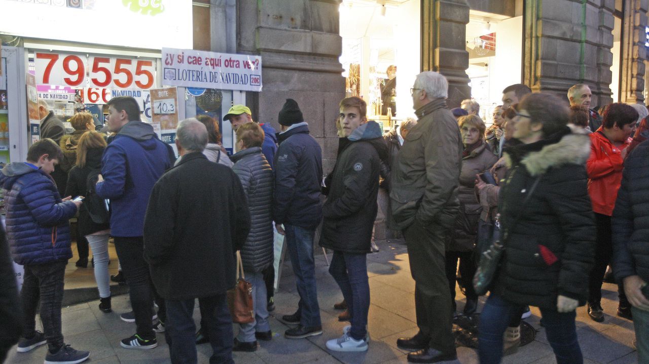 Colapso esta tarde en los accesos a Vigo por autopista por la enorme afluencia de gente