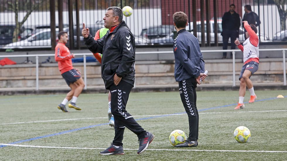 Entrenamiento del Pontevedra CF en A Xunqueira