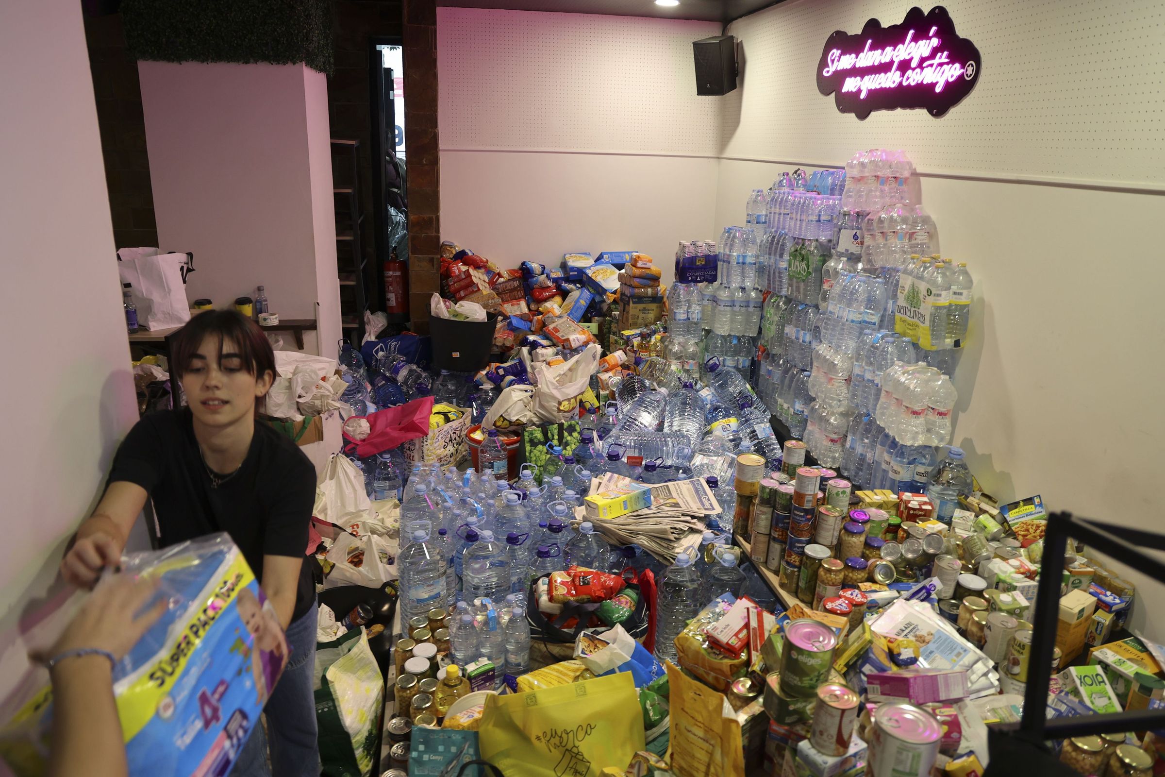 Salseo-USC, organiza unha recollida de alimentos e enseres para os damnificados pola dana en Valencia. 04/11/2024