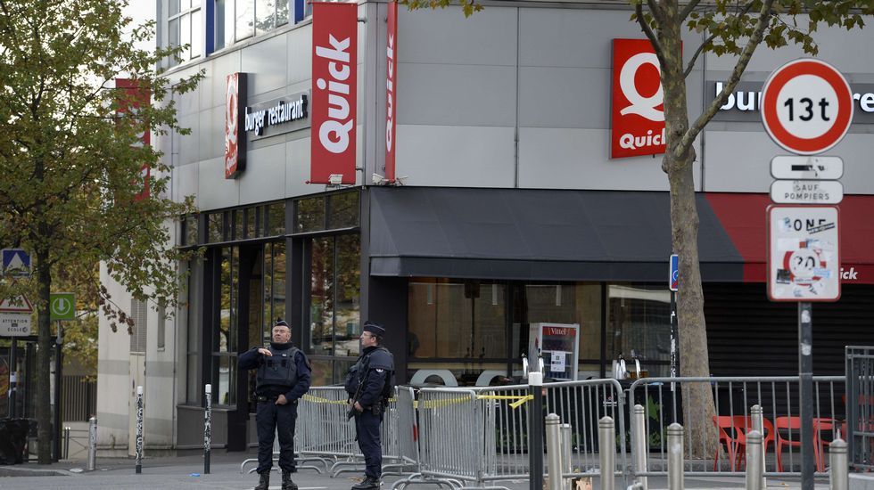 Abrigos abandonados en la calle al lado del Comptoir Voltaire cafe