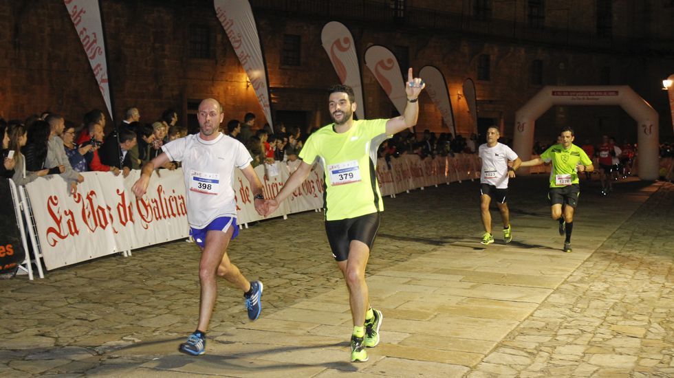 Agustín Hernández, entre los corredores.