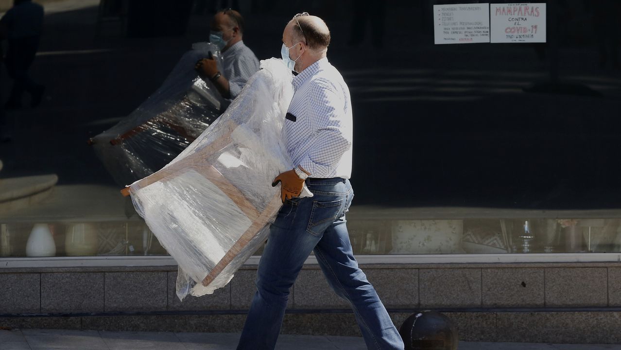 Primer día de uso obligatorio de mascarillas en Barbanza